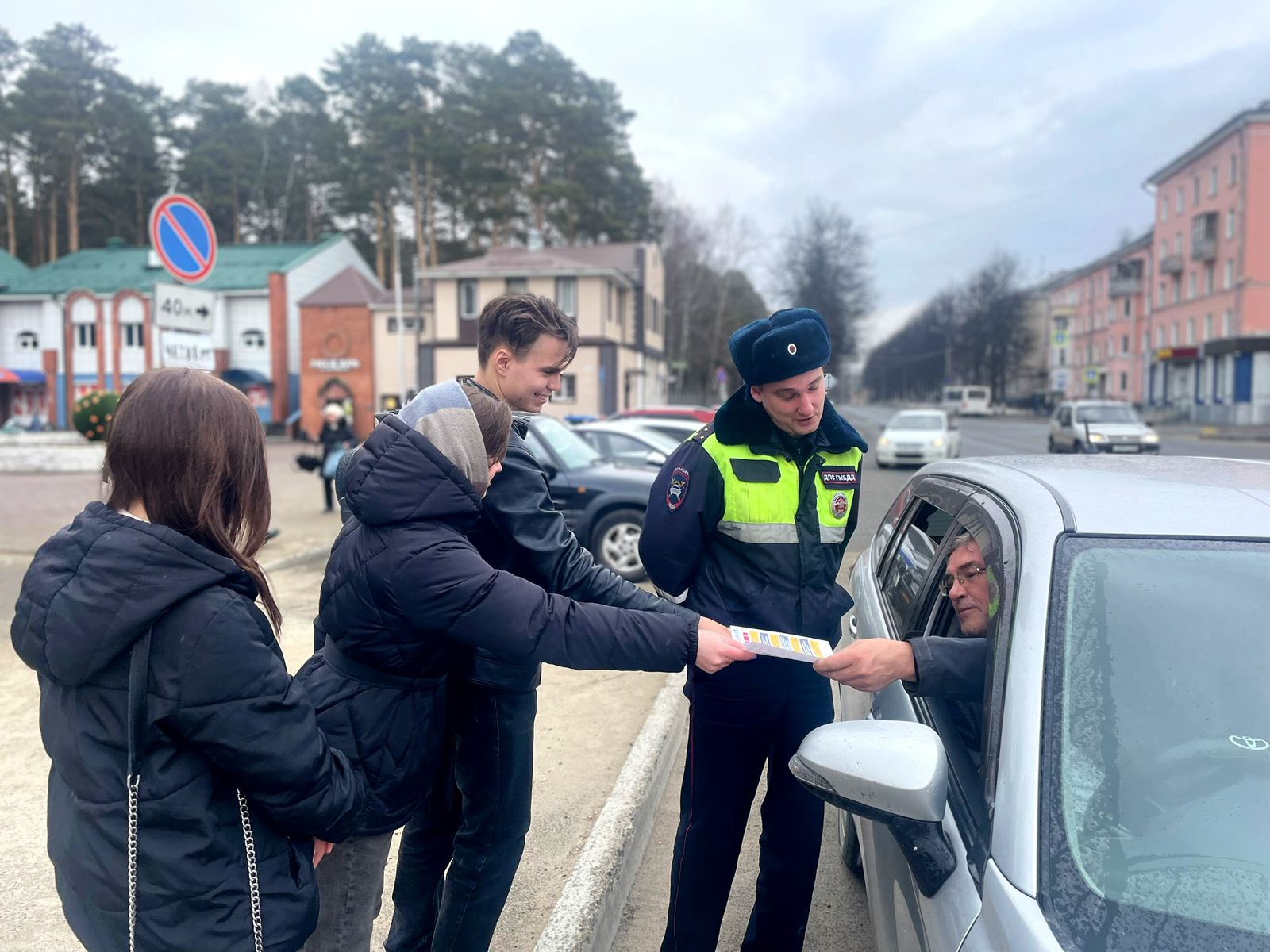 Северская Госавтоинспекция и общественники проводят на дорогах города  профилактические рейды «Пешеход – на переход» | Администрация ЗАТО Северск